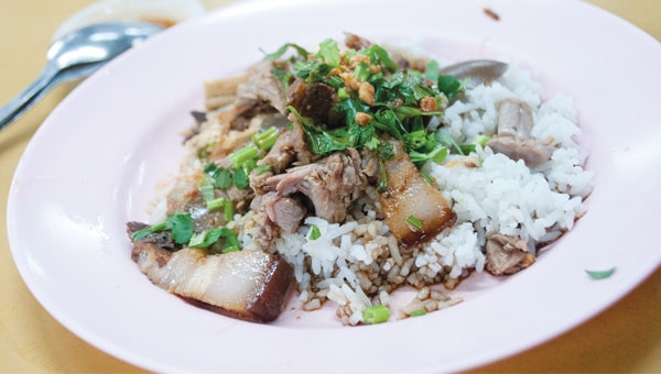 Teochew-style duck rice of braised duck meat with crispy roast pork at Air Itam Market.