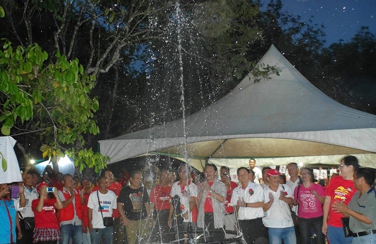 A water spray to launch the gravity feed system and for all that hard effort put in by the community, volunteers and DAP members as well as generous Malaysians. Now 200 households in a Keningau Mukim has piped water, all for RM256,000.