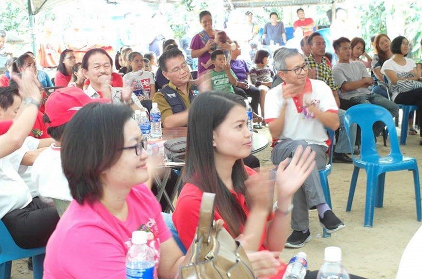 Tony Pua, in white t-shirt on the right, was instrumental in getting this Impian Sabah water project off the ground. The Petaling Jaya Utara MP helped raised part of the much needed funds.