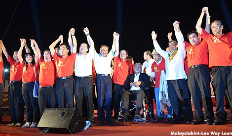 Leaders holding hands saluting Johor crowd